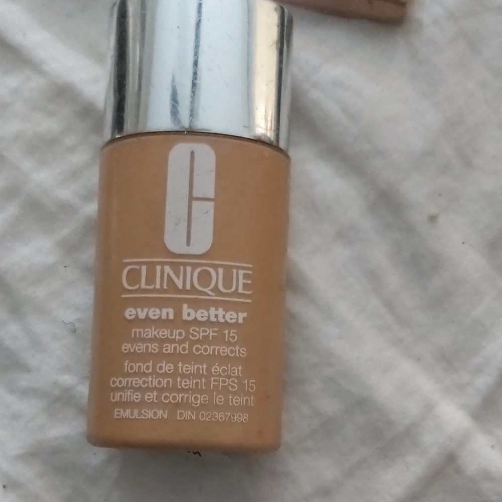 Clinique Even Better Foundation SPF 15 - Tan